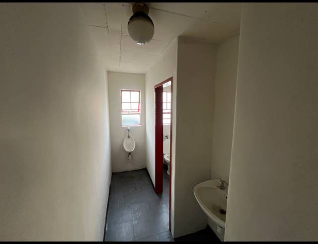 200M² WAREHOUSE TO LET IN EASTLEIGH